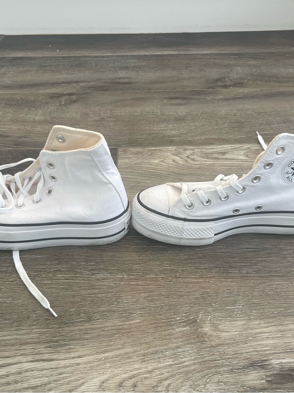 Converse White High-Top Canvas Sneakers for Women EUC size 5.5